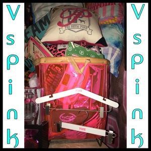 💗New Vs Pink Hangers💗